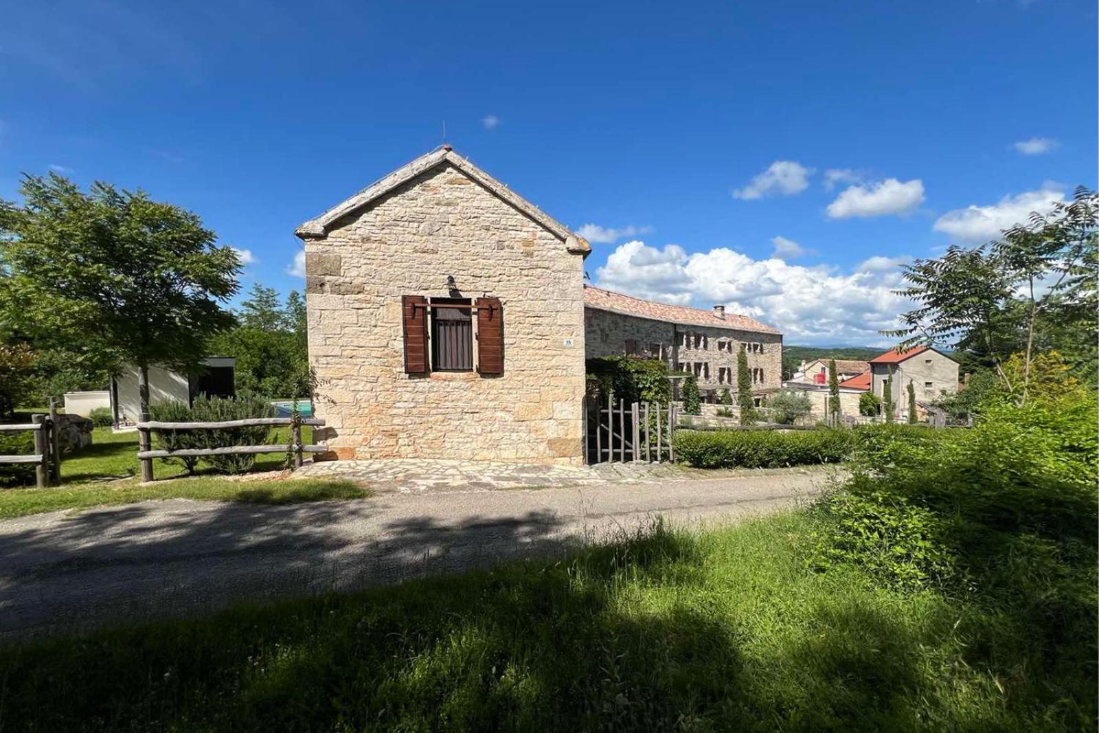 Villas Martincici With Large Pool Grožnjan Exteriör bild