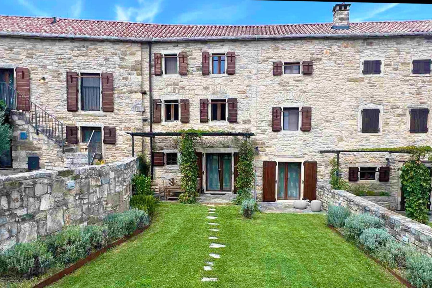 Villas Martincici With Large Pool Grožnjan Exteriör bild