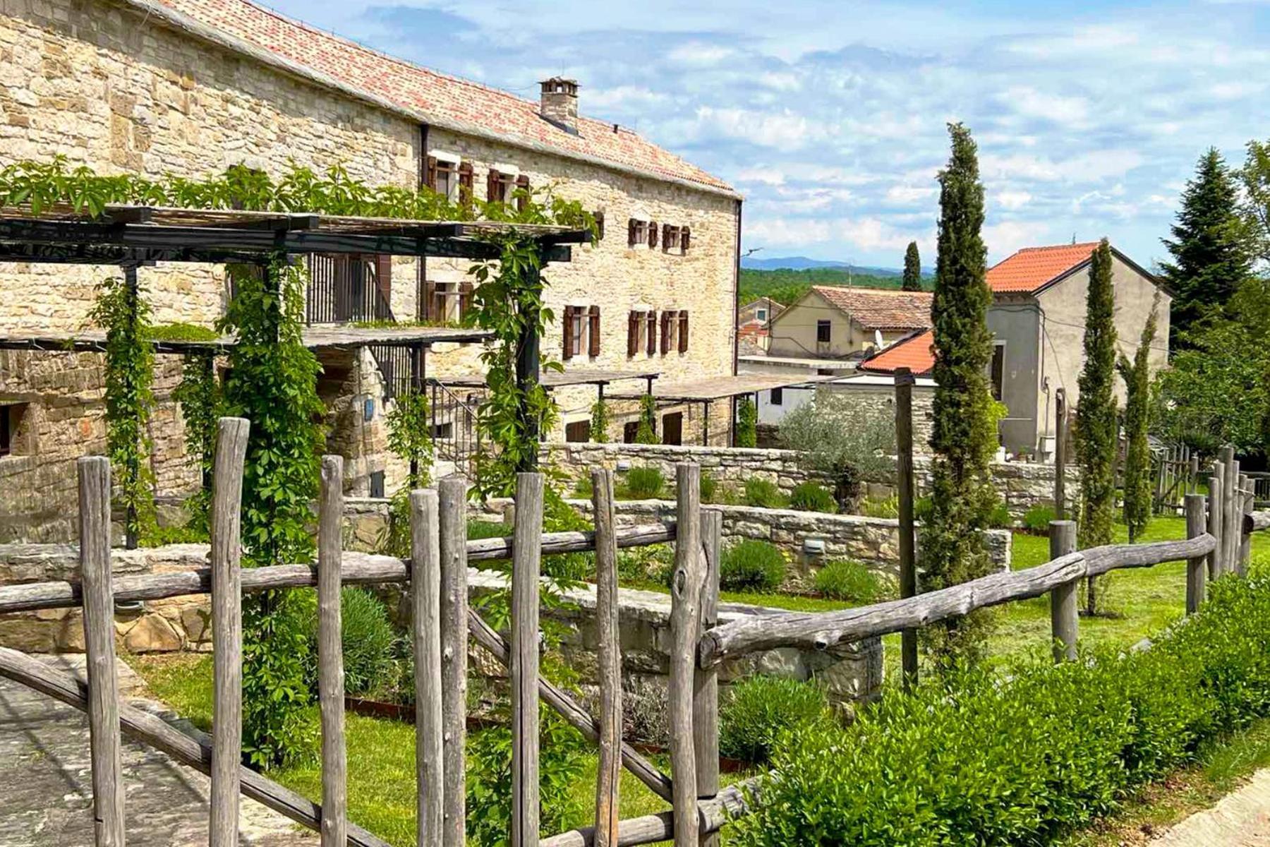 Villas Martincici With Large Pool Grožnjan Exteriör bild